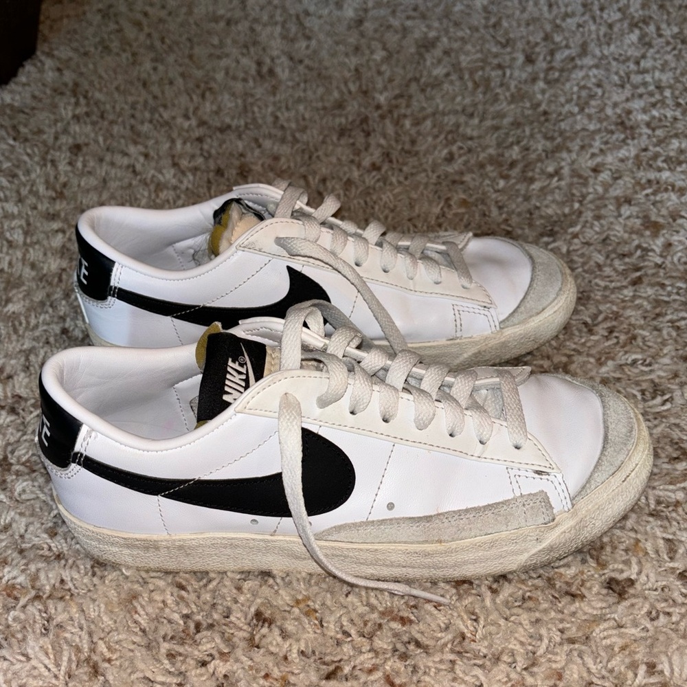 Nike White Black Low-Top Sneakers